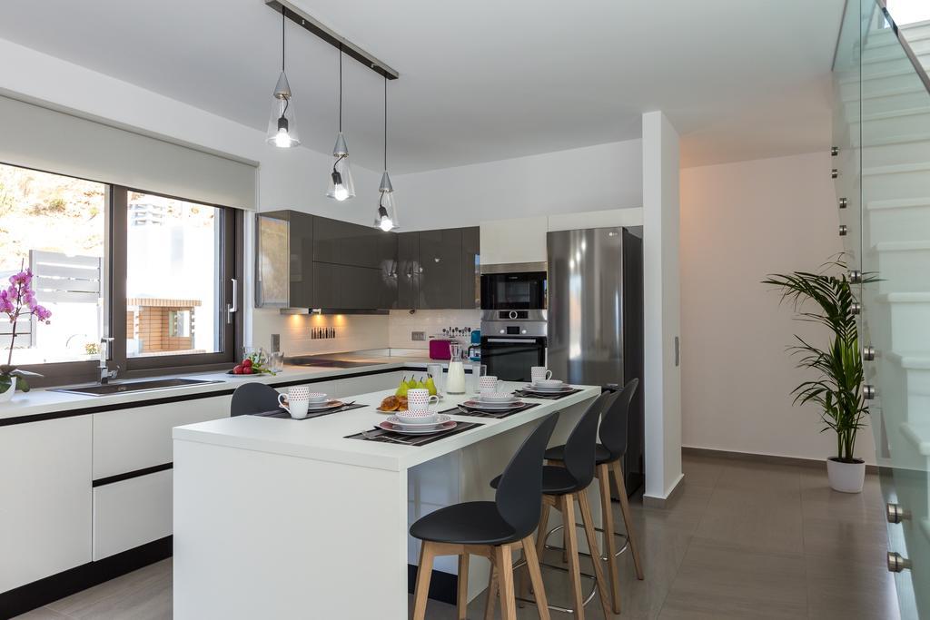 Eolia Iconic Villa, Walking Distance To The Beach, By Thinkvilla Panormos  ภายนอก รูปภาพ