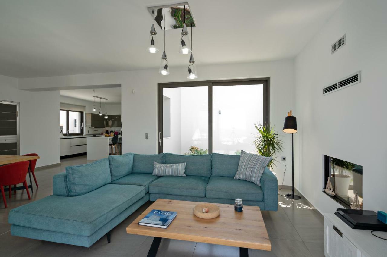 Eolia Iconic Villa, Walking Distance To The Beach, By Thinkvilla Panormos  ภายนอก รูปภาพ